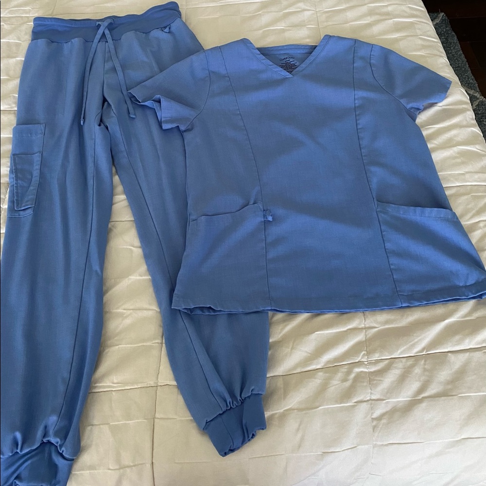 Women’s Cuddl Duds Scrub V neck top  size S and pants  XS, color Ceil Blue